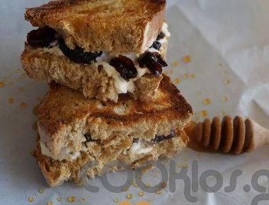 Η συνταγή της Ημέρας: Ψητό σάντουιτς με τυρί κρέμα και κράνμπερι